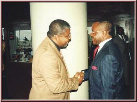 Ma&icirc;tre Gaston NGAMKAN en entretien avec Monsieur le Professeur Martin NDENDE, enseignant &agrave; l'universit&eacute; de NANTES (FRANCE), Directeur de l'Institut EURAFRIQUE EXPORT (NANTES)