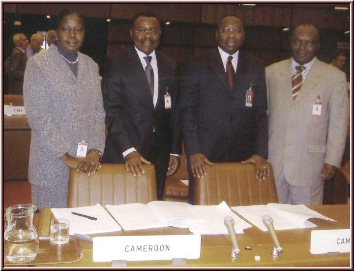 DELEGATION CAMEROUNAISE  (De gauche &agrave; droite): Mme Elisabeth MBENG,  Directrice de l'Assistance aux chargeurs CNCC,  Ma&icirc;tre Gaston NGAMKAN,  Avocat et Docteur  en droit, consultant CNCC,  Mr Auguste MBAPPE PENDA, Directeur G&eacute;n&eacute;ral CNCC et chef de la d&eacute;l&eacute;gation, Mr Josu&eacute; YOMBA, Directeur des affaires maritimes et des voies navigables, Administrateur CNCC.