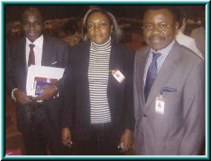 Ma&icirc;tre Gaston NGAMKAN  en compagnie de son Excellence Monsieur l'Ambassadeur du Cameroun &agrave; BONN (Allemagne) dont la comp&eacute;tence territoriale s'&eacute;tend jusqu'en Autriche (Mr Jean MELAGA ) et de Mme Suzanne NEMB du Minist&egrave;re des transport.