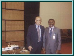 Avec  Mr Rafael ILLIESCAS ORTIS,  Pr&eacute;sident du Groupe de travail N&deg;III (Droit des transports) de la CNUDCI   charg&eacute; d'examiner le Projet de convention sur le contrat de transport international de marchandises effectu&eacute; partiellement   ou enti&egrave;rement par mer.